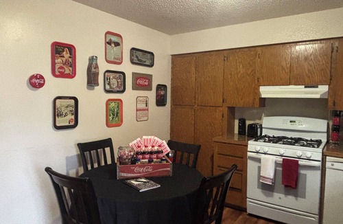 Mountain View House | Charming 2-bedroom Home ~close proximity to the Square~ Awesome Mountain View
