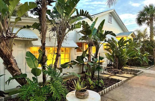 Neptune Beach House | Charming 2-bedroom house in Neptune Beach 2 blocks to beach & restaurants
