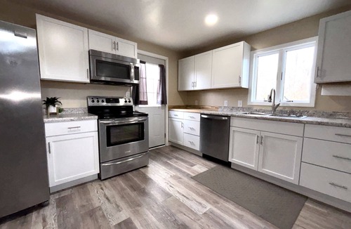 Anchor Bay Harbor House | Charming 2-bedroom house with WiFi, AC in quaint Chesterfield Twp