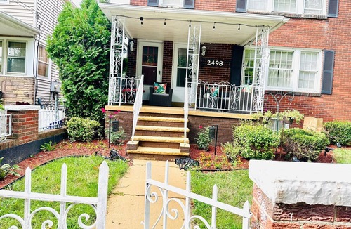 Niagara Falls House | Charming 2-bedroom house in enchanting Niagara Falls NY with AC, WiFi