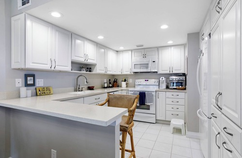 Singer Island Condo | Charming 2-bedroom 2 bath oceanfront condo with pool and private beach