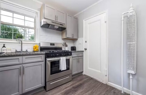 West Hartford Apartment | Charming 2-bedroom apartment with AC in West Hartford