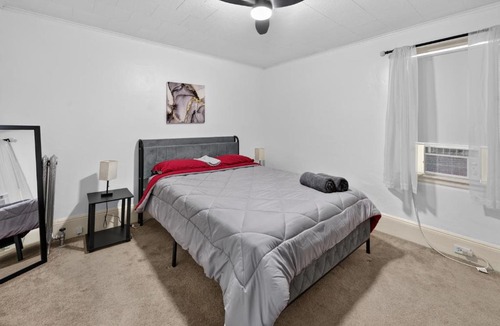 Carbondale Apartment | Charming 2-Bedroom, 1-Bath Getaway