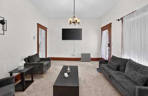 Carbondale Apartment | Charming 2-Bedroom, 1-Bath Getaway