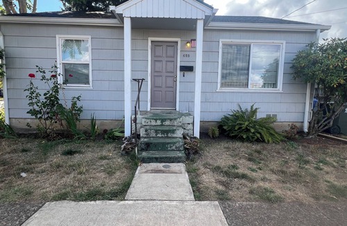 West Salem House | Charming 2 bedroom 1 bathroom home in Northwest Salem