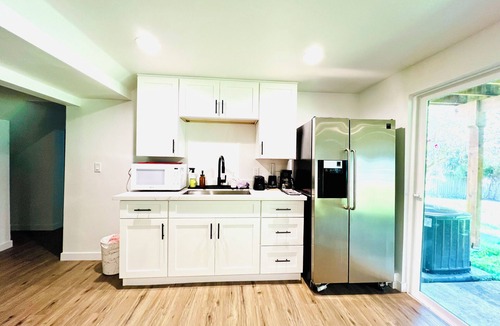 Picnic Point-North Lynnwood House | Charming 2-bedroom & 1 Full bath basement apartment with AC in lovely Edmonds
