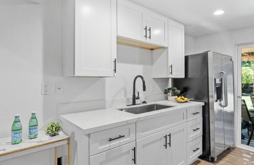 Picnic Point-North Lynnwood House | Charming 2-bedroom & 1 Full bath basement apartment with AC in lovely Edmonds