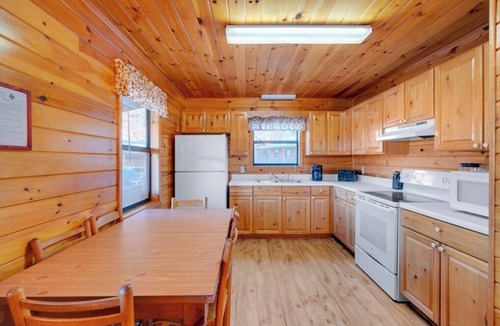 Byrdstown Cabin | Charming 2 Bedroom 1 Bath Lake View Cabin on Dale Hollow Lake #11