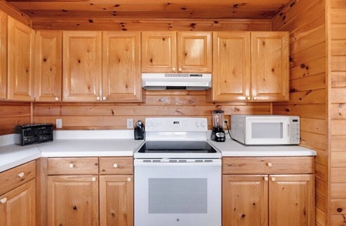 Byrdstown Cabin | Charming 2 Bedroom 1 Bath Lake View Cabin on Dale Hollow Lake #11