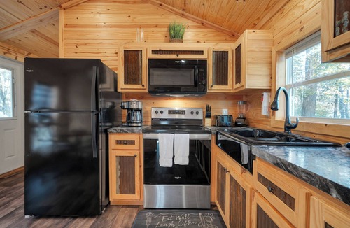 Jamestown Cabin | Charming 2 Bedroom 1 Bath Small Cabin located at Lake Cumberland. #403