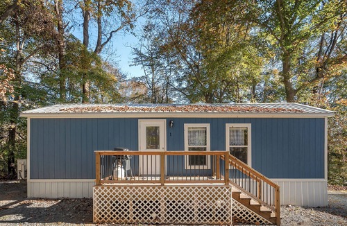 Jamestown Cabin | Charming 2 Bedroom 1 Bath Small Cabin located at Lake Cumberland. #403