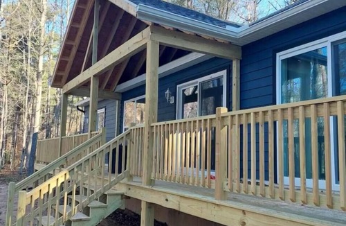 Jay House | Charming 2-bedroom, 2.5 bathroom house with fireplaces in tranquil Jay with WiFi