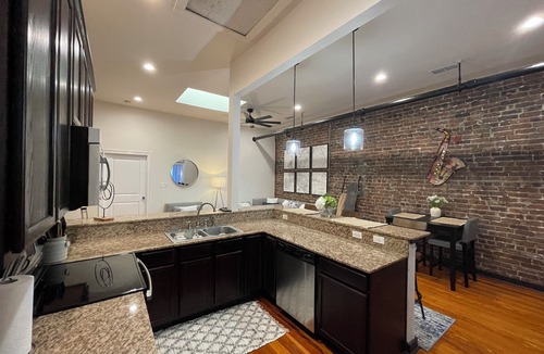 Hammond Condo | Charming 2-bedroom 2-bath condo with AC and WiFi in pleasant Downtown Hammond!