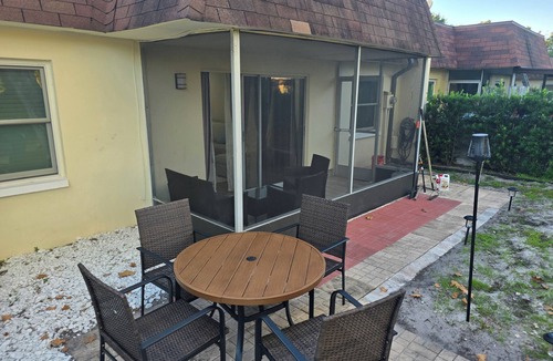 Seminole Villa | Charming 2-bedroom, 2-Bathroom villa in Seminole, 15 minutes near beaches.