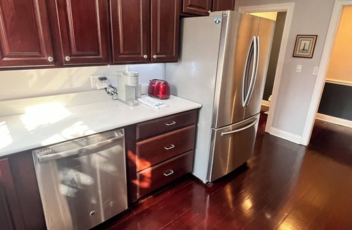 Columbia-Tusculum House | Charming 2-bedroom 2 1/2 bath House with WiFi and AC in fabulous Cincinnati