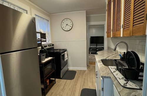 Corey Square Apartment | Charming 2-bedroom 2nd Fl apt in Manchester. Walking distance to restaurants