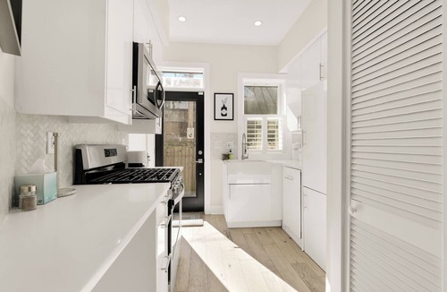 H Street Corridor House | Charming 2-bedroom, 2.5 bathroom Rowhome in D.C.