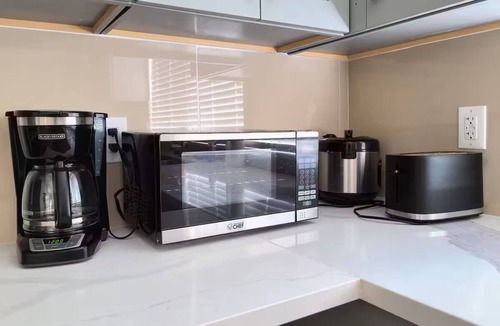 North Central Condo | Charming 2-bedroom/3 bathrooms unit in Pasadena with central AC