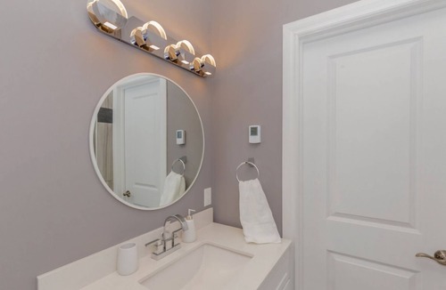 Pickering Apartment | Charming 2-bedroom apartment in serene Pickering with WiFi, AC