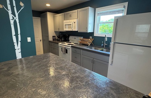 Bennington Apartment | Charming 2-bedroom apartment in superb Bennington with WiFi