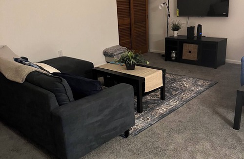Finneytown Apartment | Charming 2-bedroom apartment with WiFi, AC in pleasant Cincinnati, OH