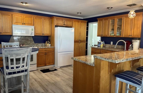 Islamorada Apartment | Charming 2-bedroom apartment with WiFi, AC in serene Islamorada. 75' dock