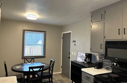 St. Paul Apartment | Charming 2-bedroom apartment with AC, WiFi in superb Saint Pauls Frost Lake area