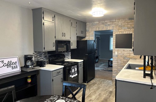 St. Paul Apartment | Charming 2-bedroom apartment with AC, WiFi in superb Saint Pauls Frost Lake area