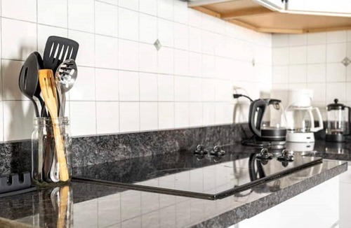 Winter Hill Apartment | Charming 2-bedroom apartment with parking in lovely Somerville