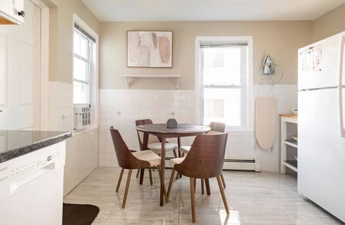 Winter Hill Apartment | Charming 2-bedroom apartment with parking in lovely Somerville