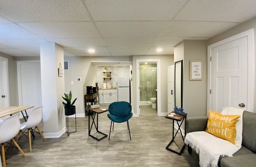 Valparaiso Apartment | Charming 2 Bedroom Apt. Close to Valparaiso University Short-Term Stays
