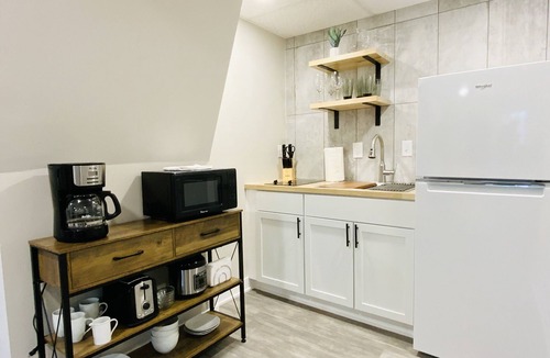 Valparaiso Apartment | Charming 2 Bedroom Apt. Close to Valparaiso University Short-Term Stays