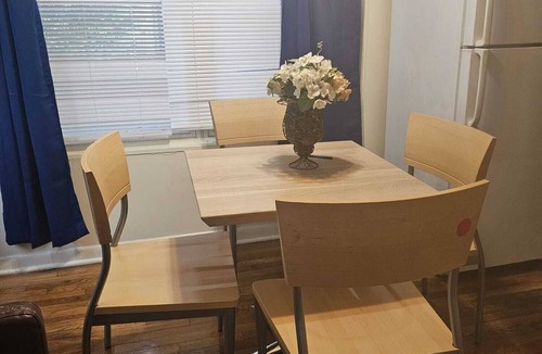 Brightwood Park Apartment | Charming 2-bedroom apartment with WiFi, AC in wonderful Washington