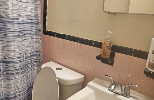 Brightwood Park Apartment | Charming 2-bedroom apartment with WiFi, AC in wonderful Washington