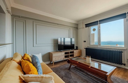 Kabatas Apartment | Charming 2-bedroom apartment with stunning sea view and AC in Istanbul