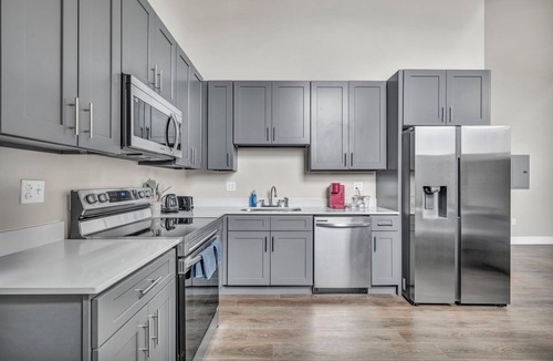 Cleveland Apartment | Charming 2-bedroom apartment in brilliant Cleveland with AC, WiFi