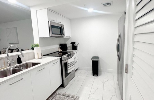 Parkside Apartment | Charming 2-bedroom apartment with AC in gorgeous Hollywood