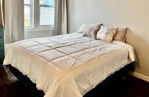 Manitowoc Apartment | Charming 2 Bedroom Apt in Manitowoc!