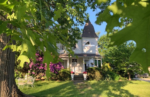 Millbrook Apartment | Charming 2-bedroom apartment on 2nd floor in Millbrook NY, right in the village