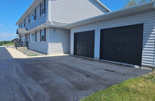 Pickett Apartment | Charming 2-bedroom apartment in awesome Rosendale with WiFi, AC.