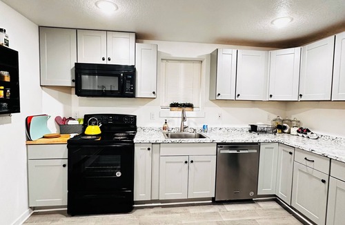 Hough Apartment | Charming 2-bedroom apartment in downtown Vancouver WA