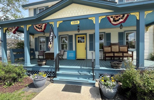 Gardiner Apartment | Charming 2-bedroom apartment above a country store in the heart of Gardiner!