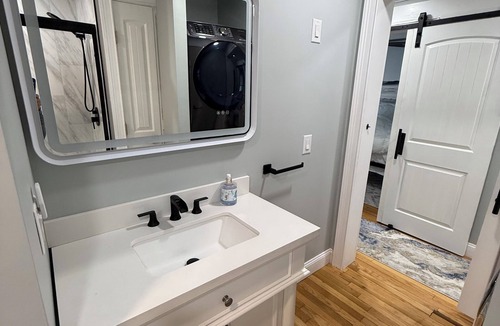 Westerly House | Charming 2-bedroom apartment in brilliant Westerly with AC, WiFi