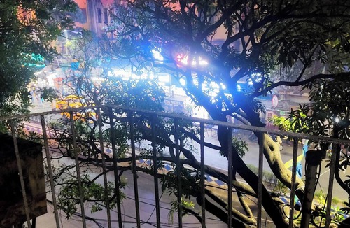 Shyambazar Apartment | Charming 2-bedroom apartment in delightful Kolkata with single room AC