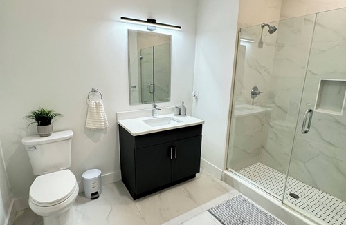 Bayonne Apartment | Charming 2-bedroom apartment in fabulous Bayonne with WiFi, AC, fitness room