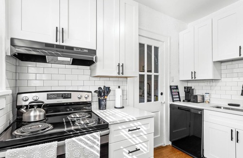 Downtown Decatur Apartment | Charming 2-bedroom apartment in dowtown Decatur/20 min from downtown ATL