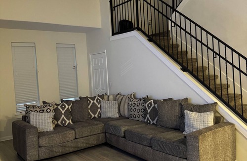 George Bush Park/Eldridge Apartment | Charming 2-bedroom apartment in perfect Houston with 2 pool view balconies