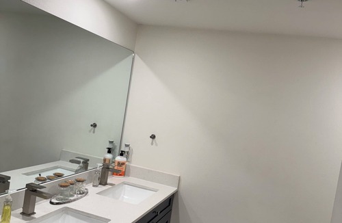 George Bush Park/Eldridge Apartment | Charming 2-bedroom apartment in perfect Houston with 2 pool view balconies