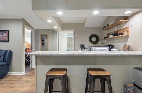 Berclair Apartment | Charming 2-bedroom apartment with Fast WiFi, AC and a Soaking Tub in Memphis, TN