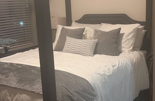 Downtown Memphis Apartment | Charming 2-bedroom apartment with AC, fitness room in lovely Memphis